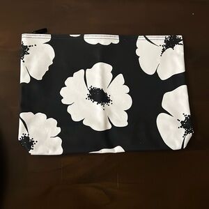 Thirty One Zipper Pouch Medium Multi Purpose. Large floral print